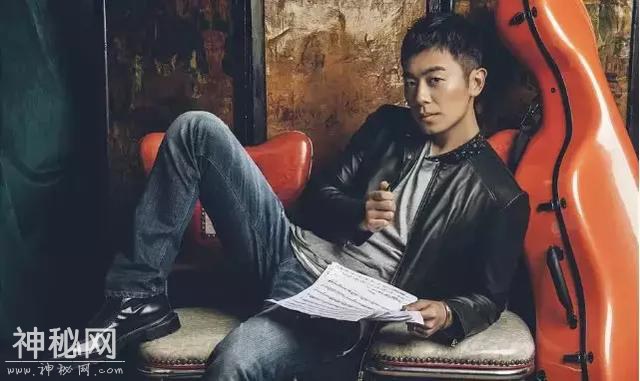 张榕容、朱亚文的组合，一场生硬的搞笑-1.jpg