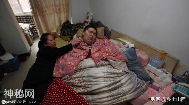 石家庄26岁小伙患“怪病”，4年体重飙涨到500斤，央求母亲安乐死-6.jpg