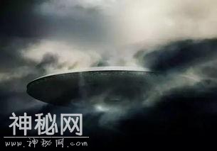 航空飞行员“撞见”UFO，整整拍摄了一分钟，美国军方证明其真实-1.jpg