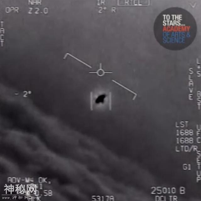 航空飞行员“撞见”UFO，整整拍摄了一分钟，美国军方证明其真实-8.jpg