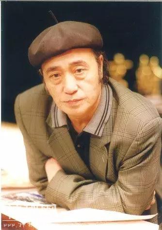 老人800万卖传家宝，文物局只给1万遭拒，转身拍出1980万元-2.jpg
