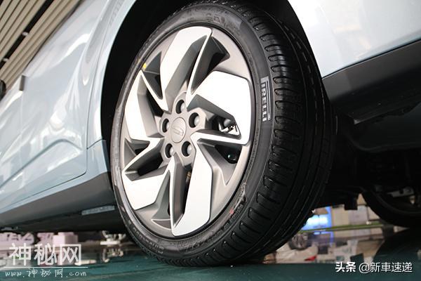 拥有科幻片般驾驶舱的车 实拍吉利几何A-4.jpg