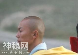 19岁日本僧人来到罗布泊古城，从墙缝里抠出一件无价之宝-4.jpg