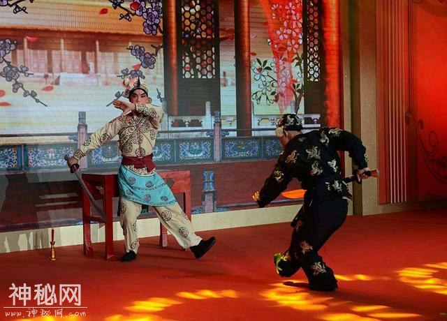 戏曲对自然现象的表现，是在虚拟艺术思想指导下通过程式进行的-9.jpg
