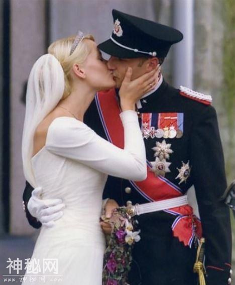 挪威哈康王储与妻结婚18年纪念，王妃身患绝症，疾病面前人人平等-2.jpg