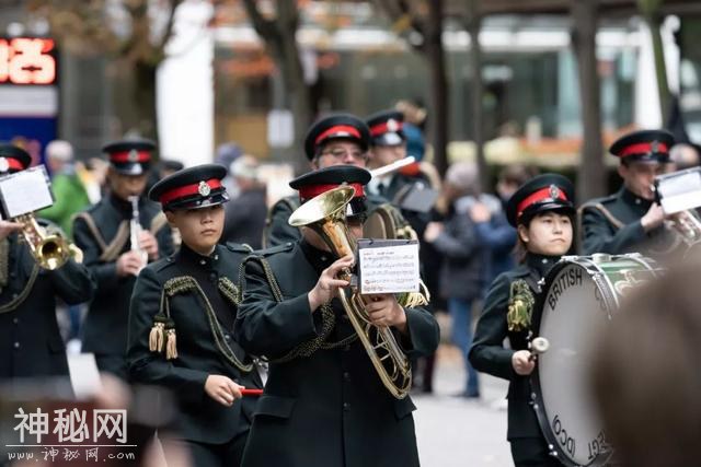 刚刚！近10万人聚集在温哥华市中心，高呼“见鬼了”-49.jpg