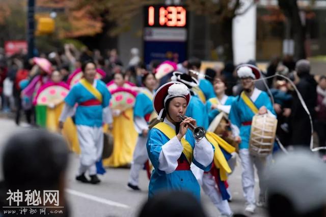 刚刚！近10万人聚集在温哥华市中心，高呼“见鬼了”-62.jpg