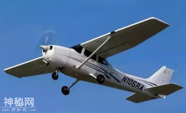 1000米高空跳机自杀女大学生尸体被发现，坠落丛林中-2.jpg
