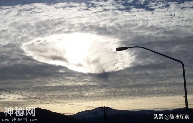 英国天空现诡秘云层，真是不明飞行物？专家解释：并非超自然现象-3.jpg