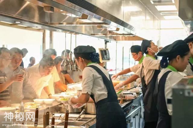 一名养鸡人的神奇崛起：静悄悄做到中式快餐第一，卖鸡汤年入30亿-6.jpg