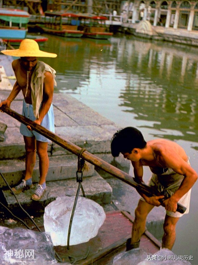 1959年德国人拍摄的中国民生，比想象中时尚，图3女孩着装很大胆-2.jpg