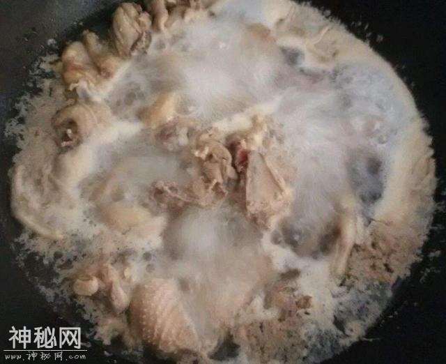 炖鸡汤别只知道焯水，多做一步，鸡汤鲜味足肉香嫩，没有一点腥味-4.jpg