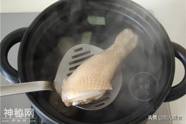 煲鸡汤时，到底要不要焯水？牢记3个要点，鸡肉滑嫩鸡汤更鲜美-6.jpg