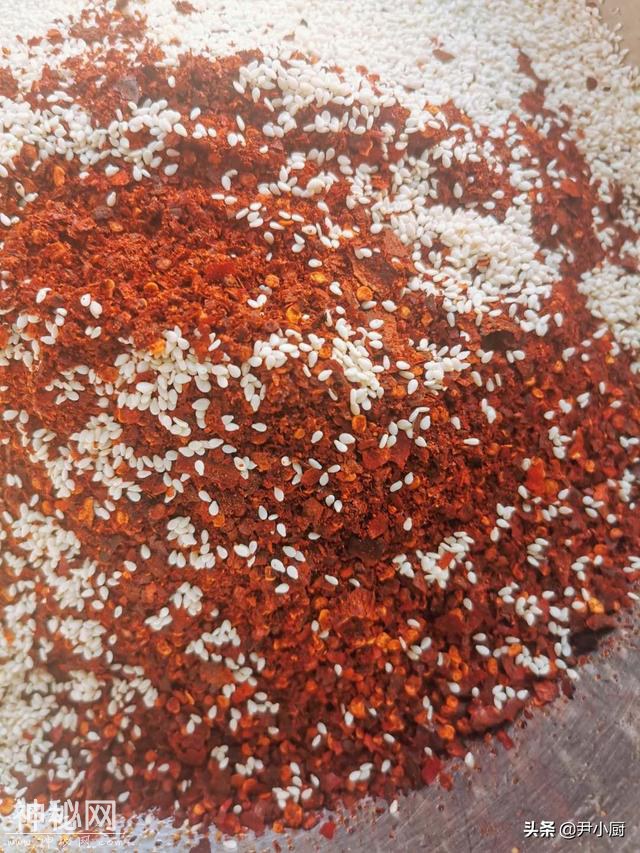 川菜的灵魂红油辣子，50年经验的传统老师傅，分享炼制红油的绝技-13.jpg
