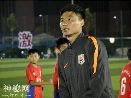 15年职业生涯都献给鲁能的功勋队长，婚后一年客战南京被偷婚戒-3.jpg