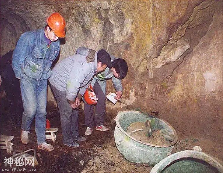90年代古墓发掘的真实现场，揭秘一座千年古墓的发掘过程-11.jpg