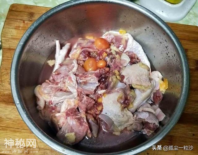 一只老母鸡，先煮一锅鸡汤，再配点黄花菜炖一锅美食，真香-2.jpg