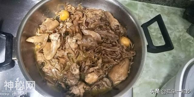 一只老母鸡，先煮一锅鸡汤，再配点黄花菜炖一锅美食，真香-8.jpg