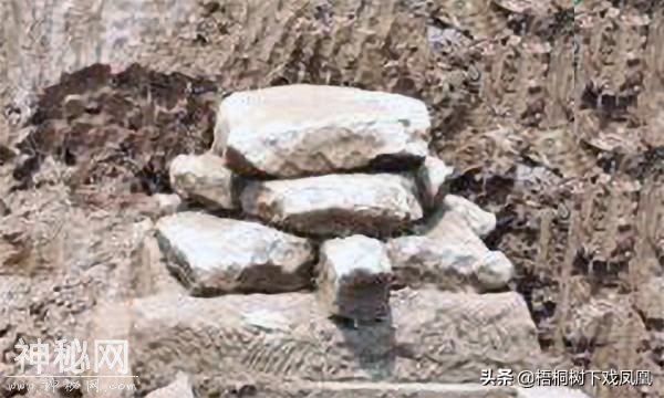 河南考古发现民坟反盗墓新奇方式，方法很简单，但想打开墓门很难-4.jpg