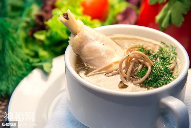炖鸡汤时，加入这2种调料，鸡汤鲜嫩美味更滋补-1.jpg