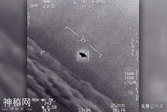 美军曝光铁证：UFO不明飞行物是真的！浑身发光，飞行能力惊人！-3.jpg