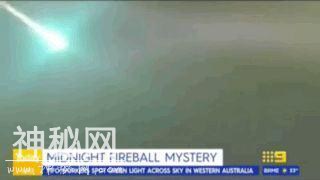 澳洲夜空惊现“神秘UFO”！全身发绿光！划破天空！网友都看傻了-2.jpg