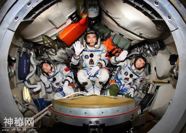 杨利伟上太空带手枪，是防止遇到外星人？苏联惨痛经历敲警钟-1.jpg