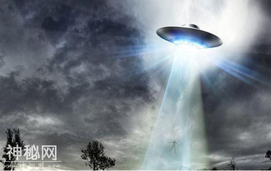 日本上空出现UFO，无人知道它是什么，宇宙研究所已着手调查-3.jpg