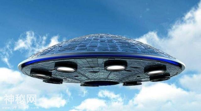 日本仙台上空惊现白色“UFO”，警方接到大量报警，或与美军有关-1.jpg