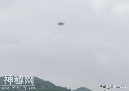 UFO？甘肃天水齐寿山附近上空出现不明飞行物，多人当场目击！-2.jpg