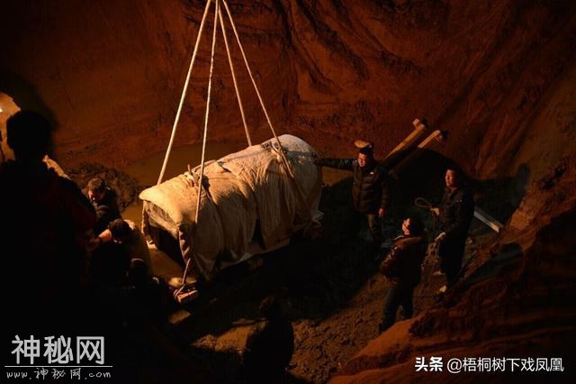 当代盗墓活动最罕见一幕，盗出中国最古女尸，三盗墓者被就地枪决-10.jpg