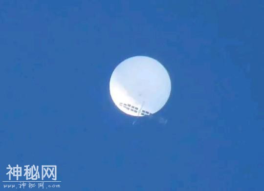 日本上空出现罕见UFO，白色球体拖着“十字架”，它到底是啥？-3.jpg