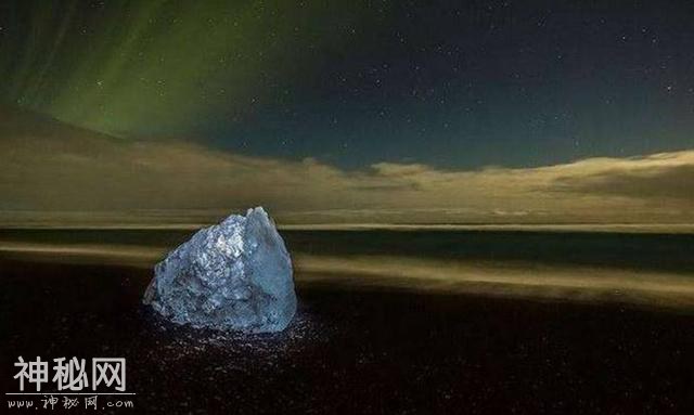 太阳系最富有的星球，地表流淌着钻石海洋，连雨水都是钻石-3.jpg