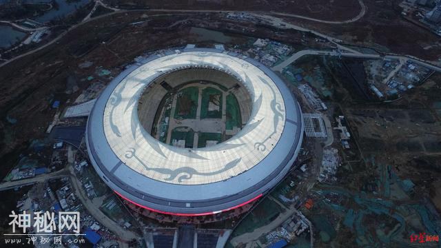 “飞碟”首亮登场！成都大运会主场馆泛光照明，庆家国团圆-3.jpg