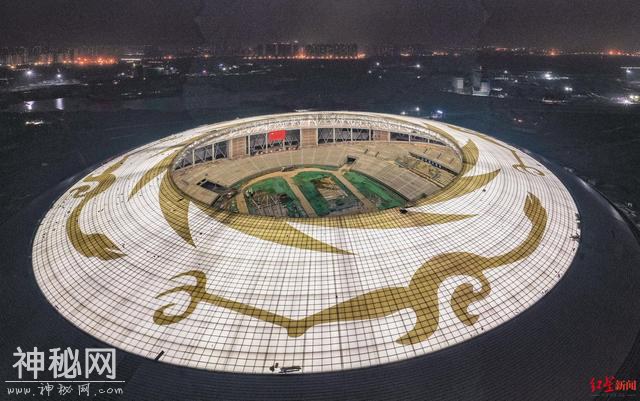 “飞碟”首亮登场！成都大运会主场馆泛光照明，庆家国团圆-6.jpg