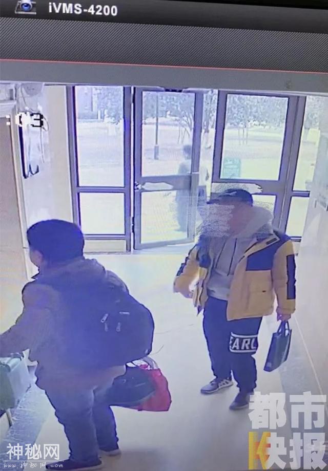 西安一女子家中被盗，一查监控......发现他赶紧报警-1.jpg