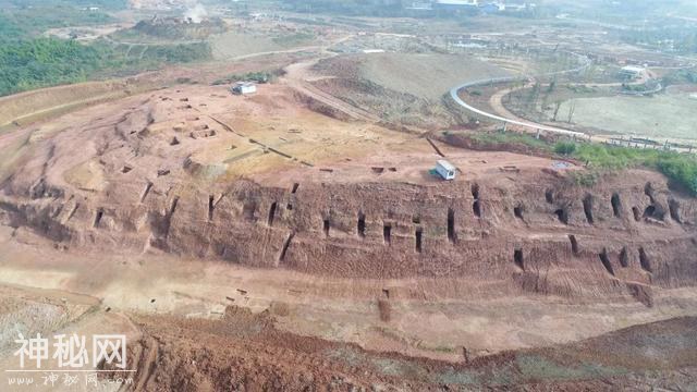 成都发现超6000座古墓，延续2000年！里面有张很熟悉的笑脸-1.jpg