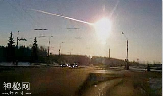 俄罗斯车里雅宾斯克洲陨石疑似被UFO击碎，外星人在保护地球？-2.jpg