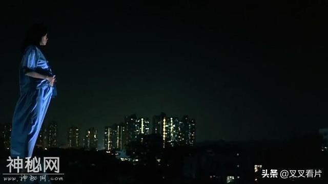 香港经典鬼片：几个年轻人寻求刺激，研究见鬼方法，结果出事了-11.jpg
