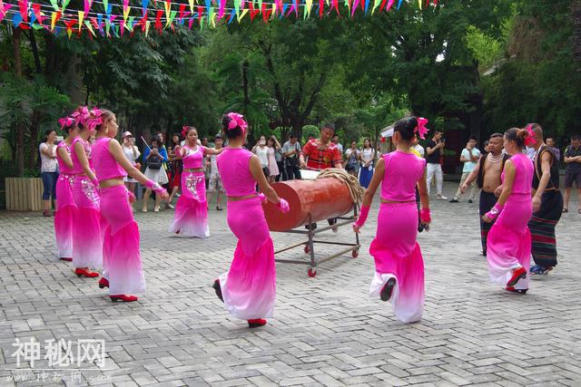 云南民族风俗习惯-8.jpg