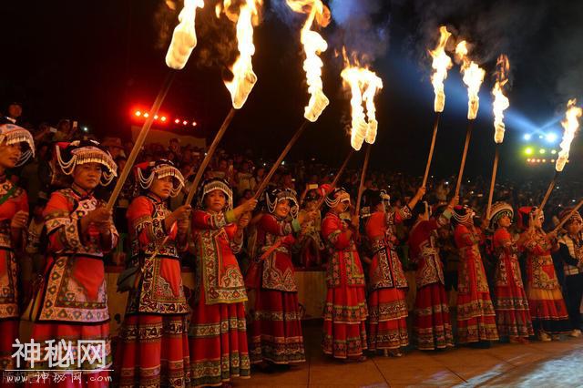 云南民族风俗习惯-16.jpg
