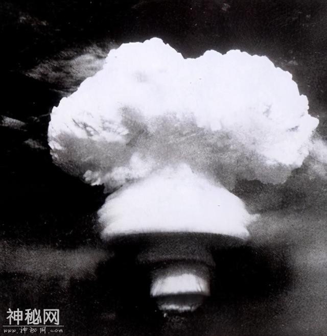 新中国为什么一定要发展核武器？曾三次被美国将原子弹抵到家门口-16.jpg