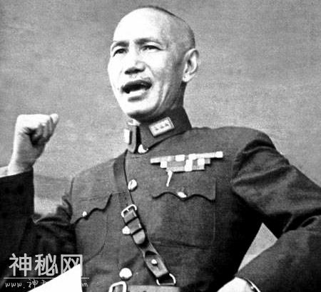 王震奉命执行一个重要任务，两年后回来，几乎成了野人-3.jpg