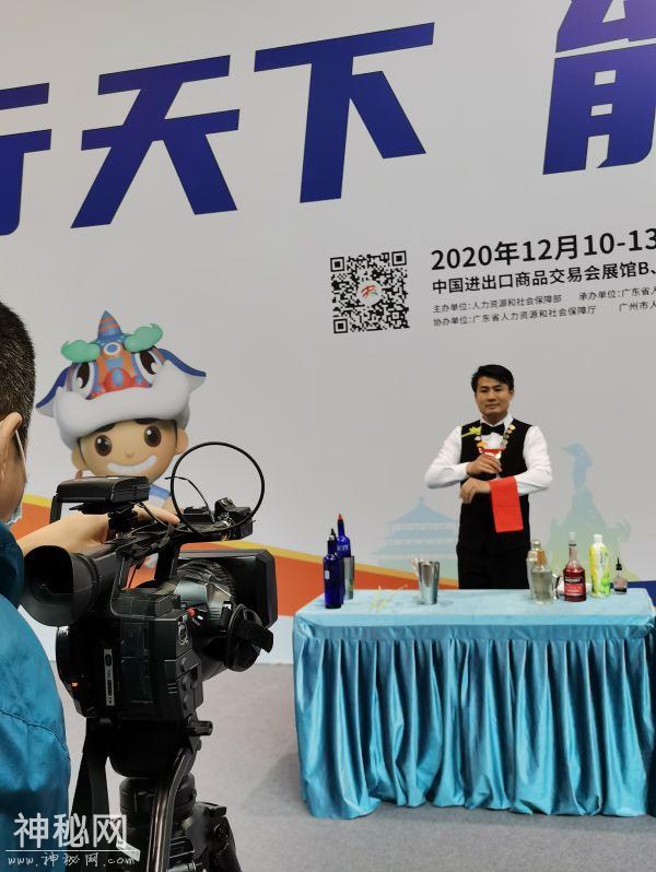 “最受欢迎的中华十大绝技”评选结果出炉，武汉这位老师的花式调酒为啥能入选-4.jpg