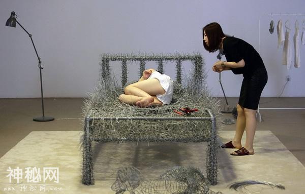 裸睡也是人体艺术？央美才女公开裸睡36天，网友：这根本不是艺术-4.jpg