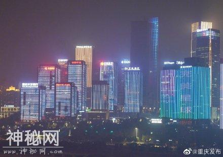 BBC《完美星球》系列纪录片在重庆江北嘴户外十屏上演-1.jpg