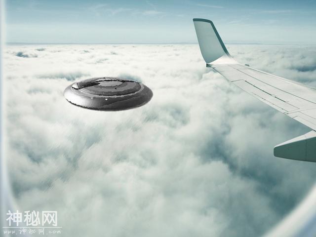 美国再次公布UFO照片，网友发出灵魂拷问：为何照片都是模糊的-3.jpg
