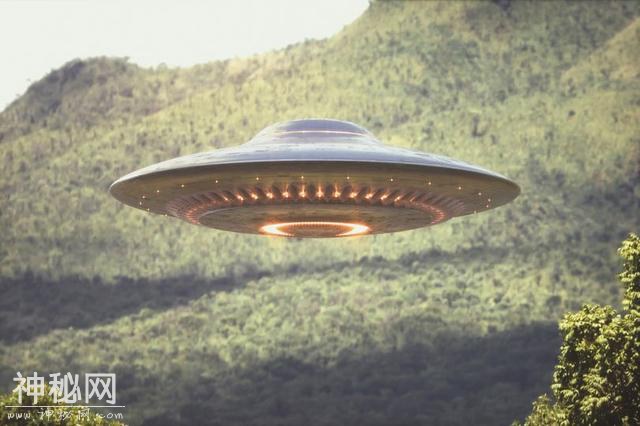 难道“UFO”真的存在？奥巴马：有秘密档案，美军看到的UFO是真的-2.jpg