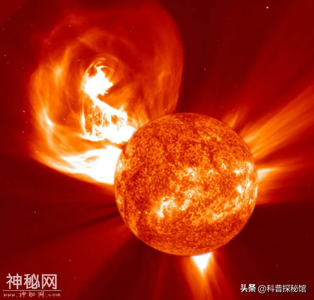 福建网友拍到不明飞行物，贴着太阳运动，体积和地球那么大-3.jpg