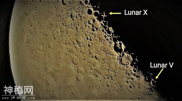 是外星造访的标记吗？月球上有两个超大“字母”，每月只出现一次-2.jpg